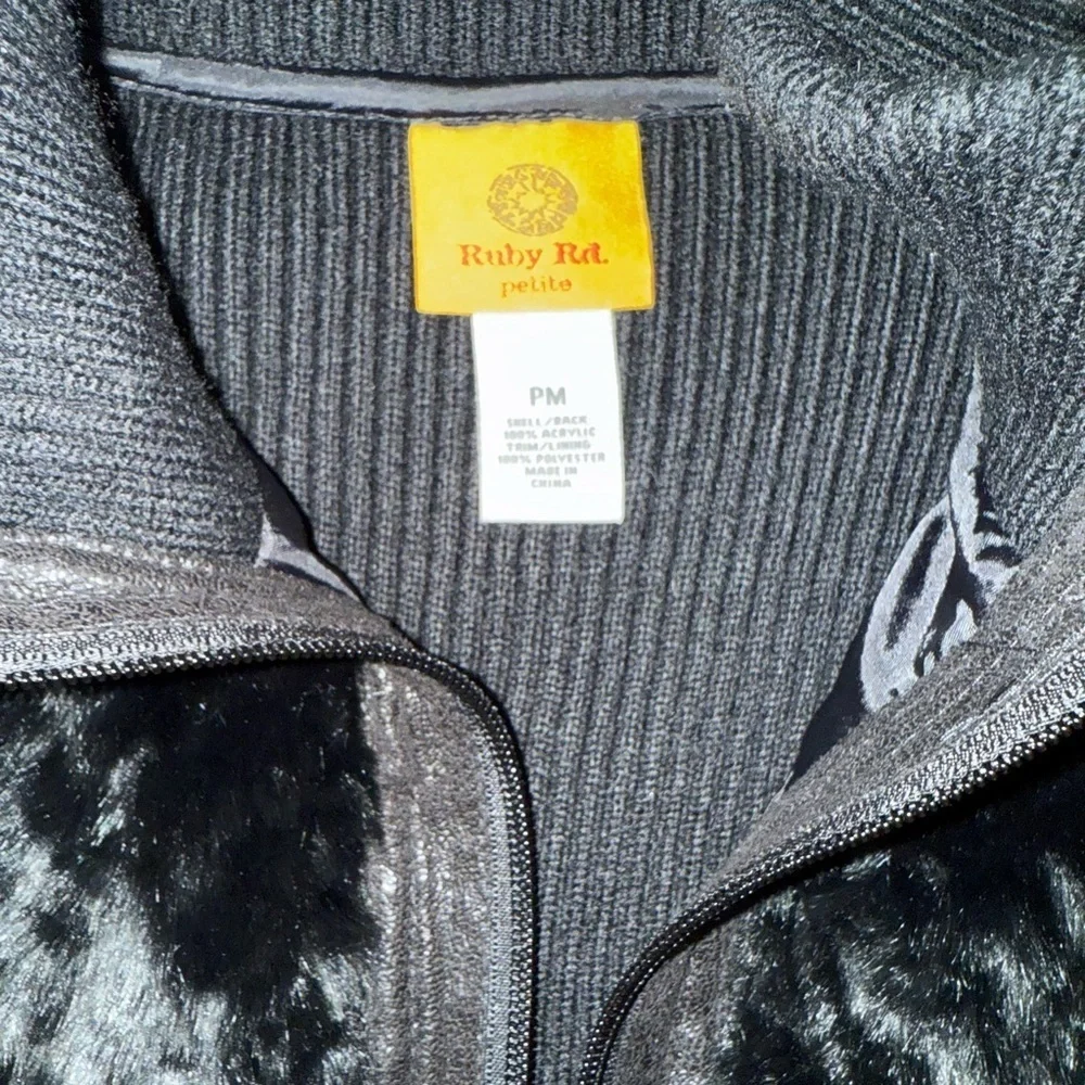 2 x 20$ Ruby Rd. Black Faux Fur Vest Size PM